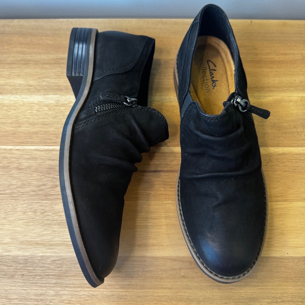 Clarks Collection Women 8.5 Black Suede Ruched Ankle Shootie Bootie Side Zip